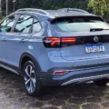 VW Nivus cinza de traseira