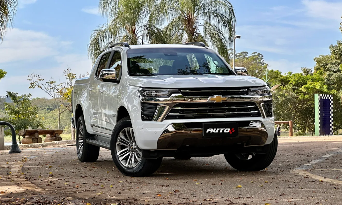 Chevrolet S10 High Country branca de frente 