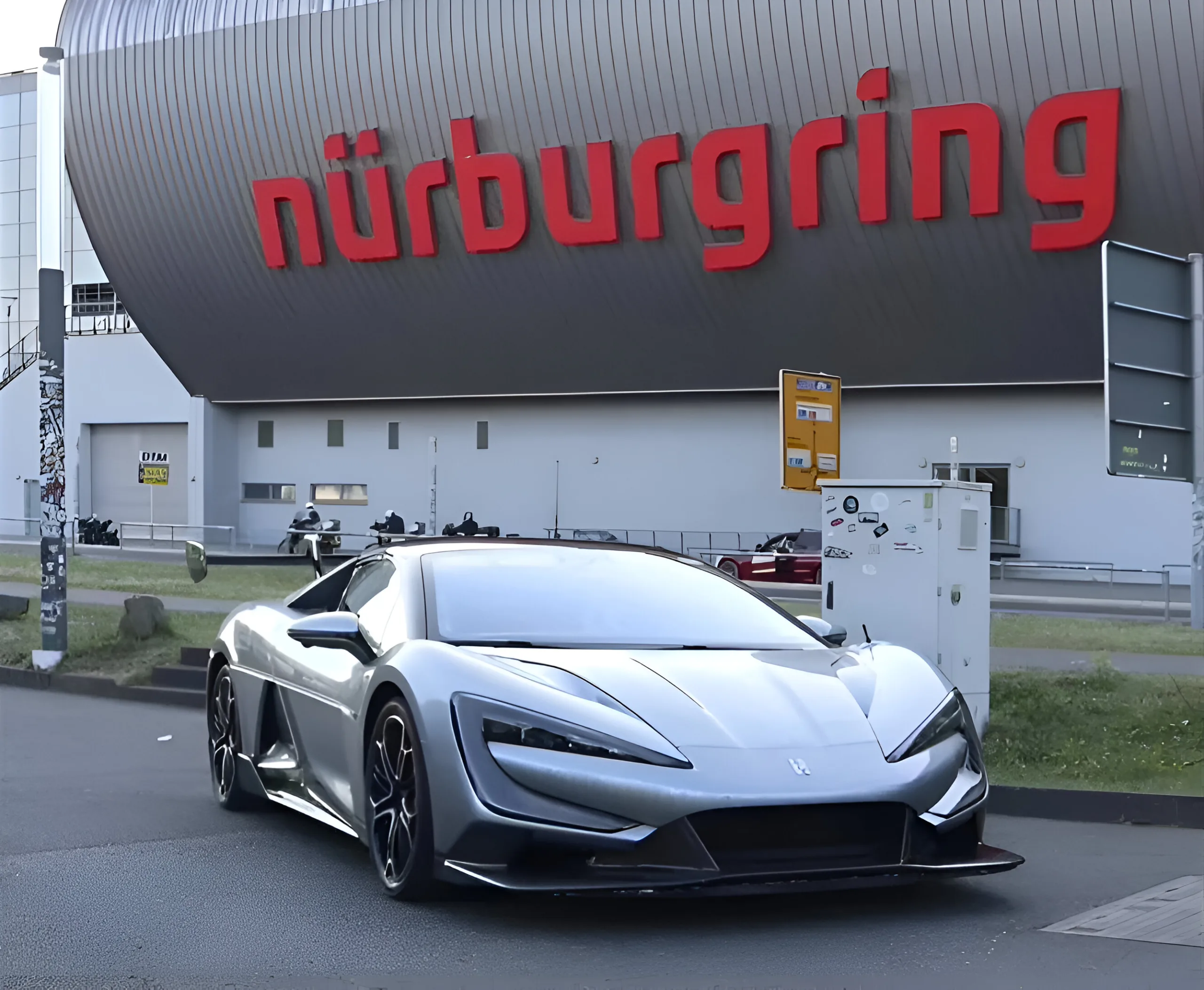 Yagwang U9 prata em Nürburgring