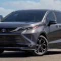 Toyota Sienna 2025 [divulgação]