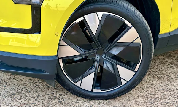 roda de liga-leve de 19 polegadas do Volvo EX30