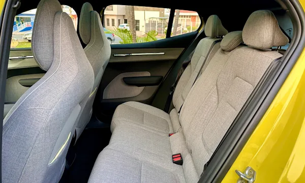 banco traseiro do volvo ex30