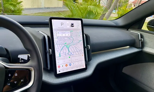 central multimídia e painel de instrumentos do Volvo EX30