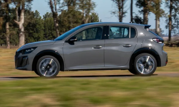 Peugeot 208 GT [divulgação]