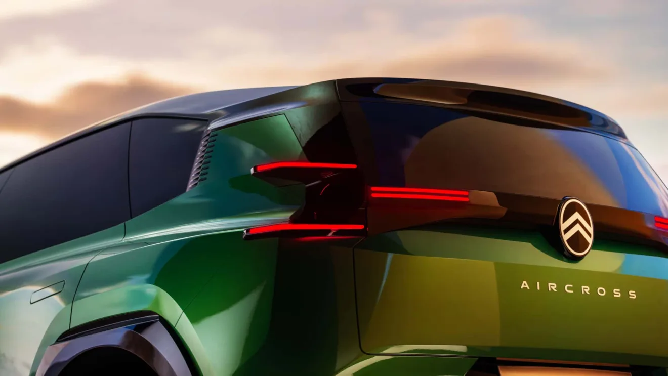 Lanternas do novo Citroën C5 Aircross Concept com fundo claro