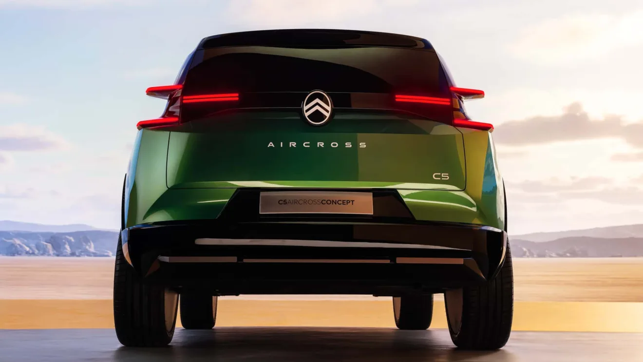 Traseira do novo Citroën C5 Aircross Concept verde com fundo claro