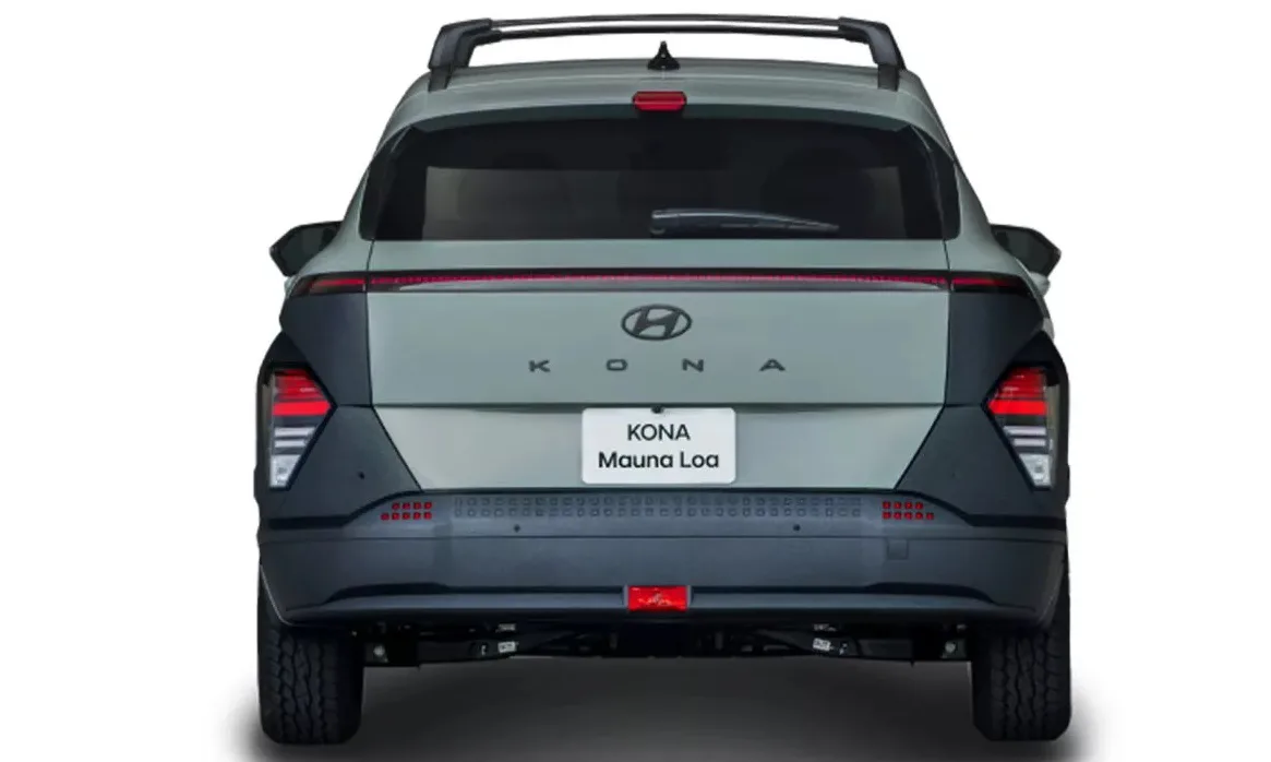 Traseira do Hyundai Kona elétrico Mauna Loa verde com preto