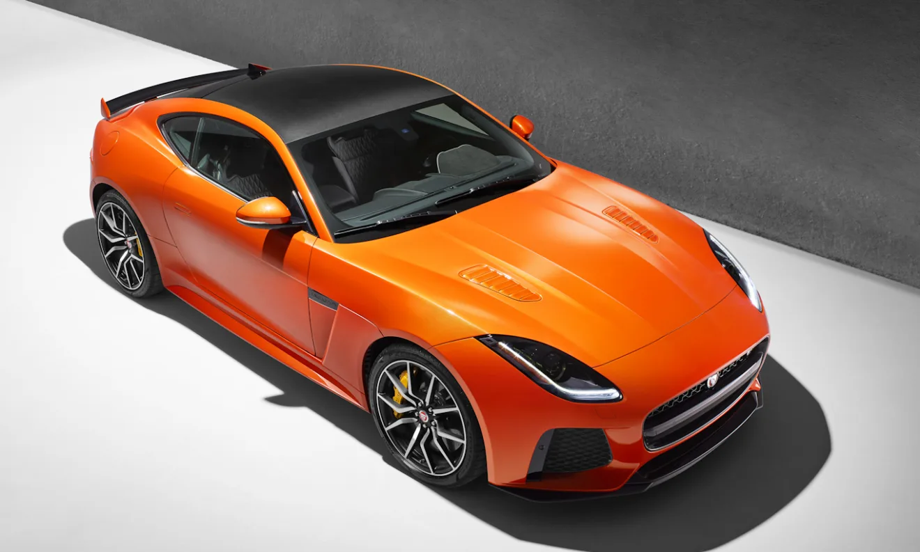 Jaguar F-Type Coupé SVR laranja em 3x4 visto de cima