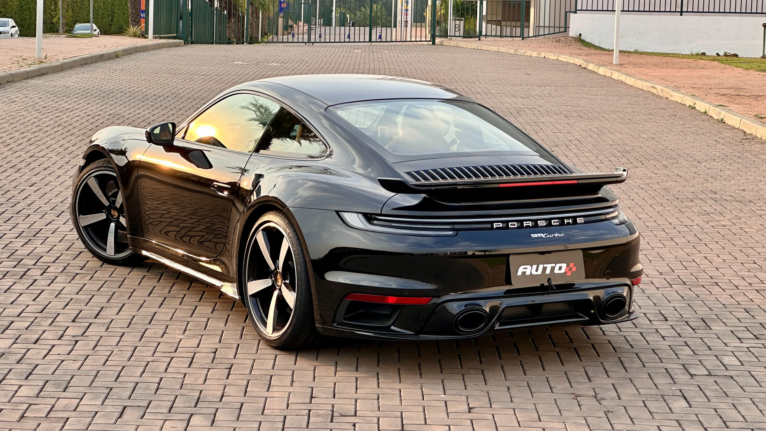 Porsche 911 Turbo [Auto+ / João Brigato]