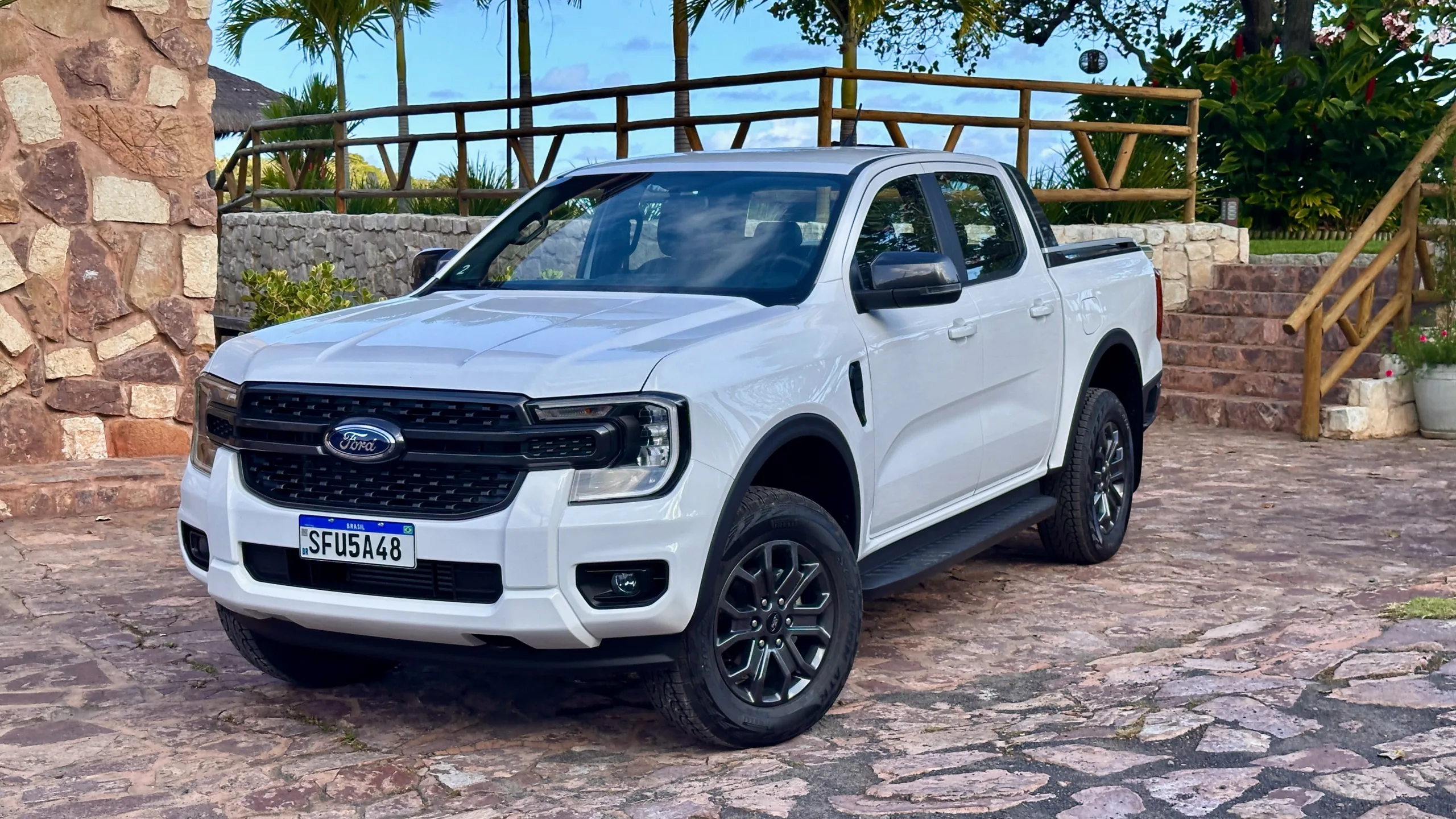 Ford Ranger Black [Auto+ / João Brigato]