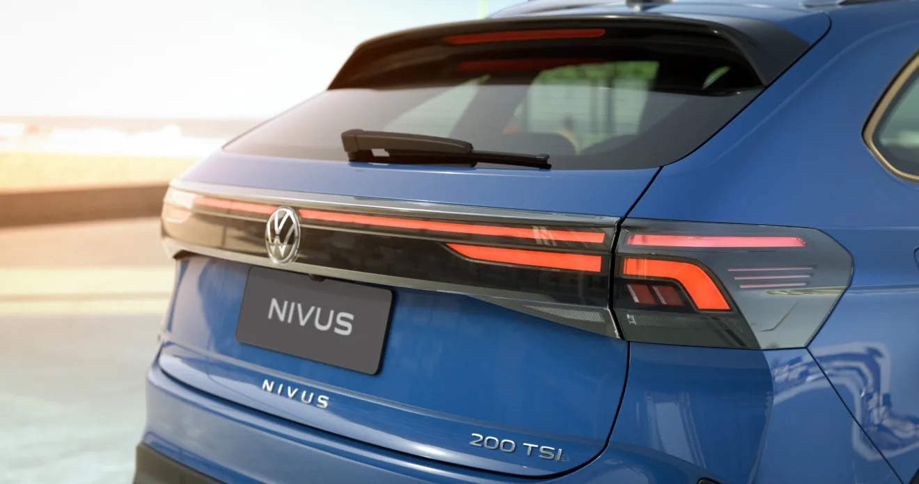 Vista traseira do novo Volkswagen Nivus Highline azul