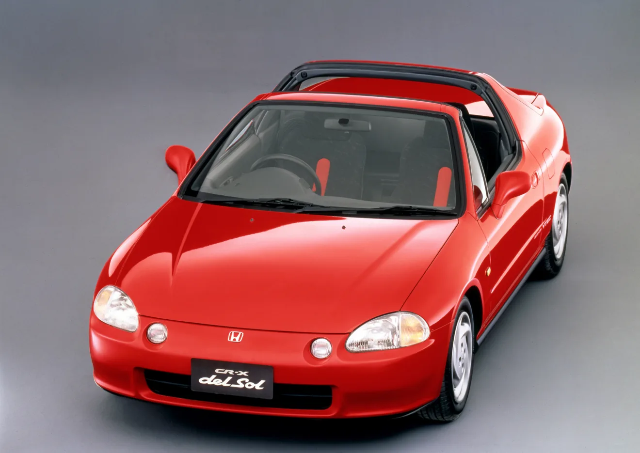 Honda Civic CR-X del sol vermelho com a capota aberta em foto 3x4 frontal