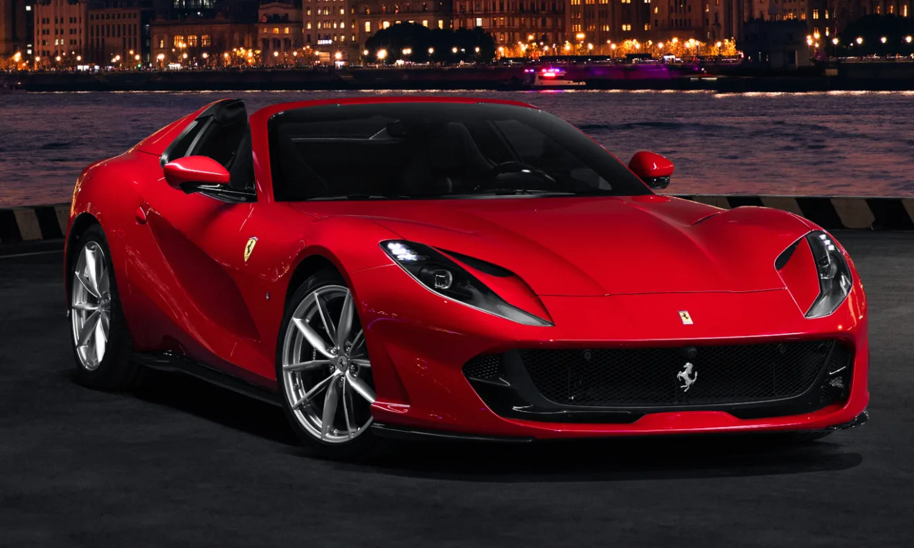 Ferrari 812 GTS vermelho