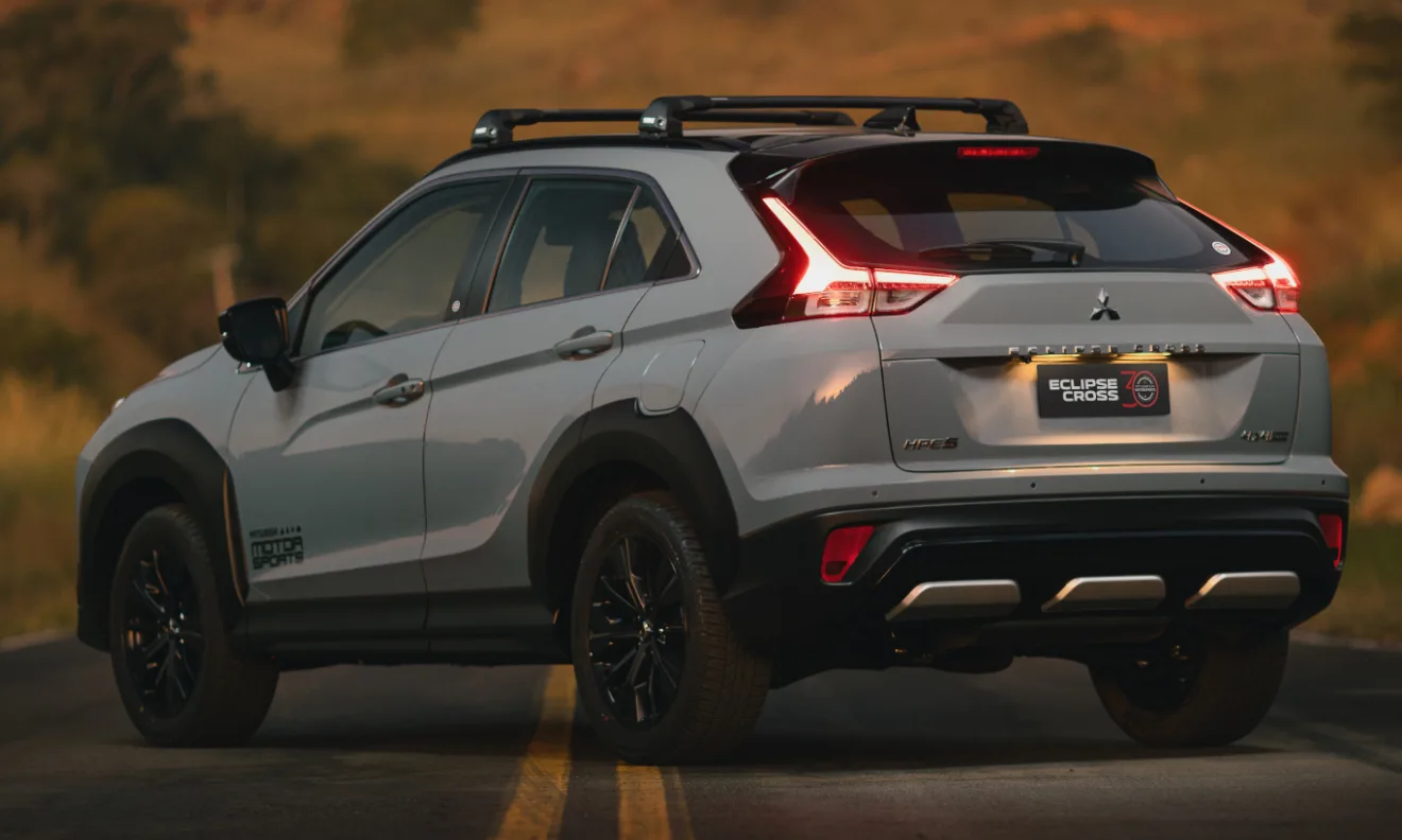 Mitsubishi Eclipse Cross Motorsports estacionado [divulgação]