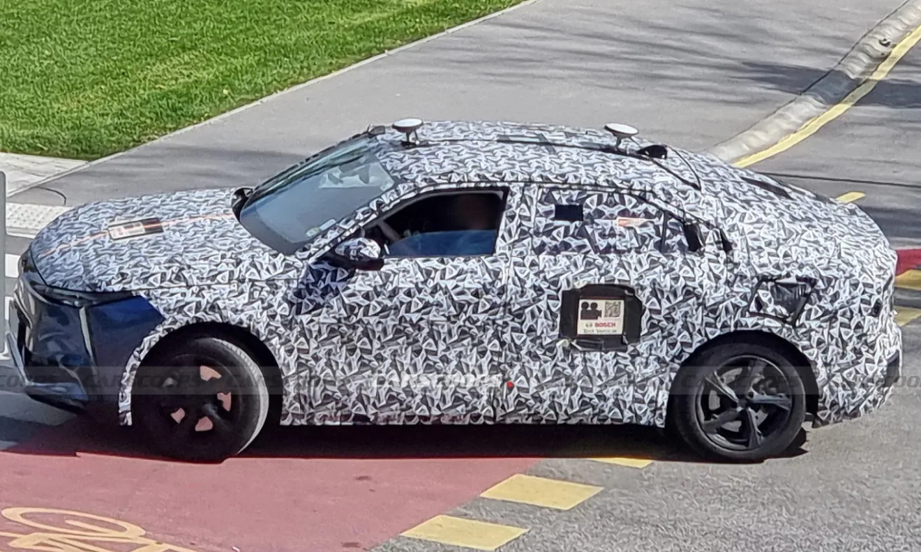 Citroën Basalt gigante, novo DS8 roda camuflado em teste 