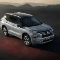 Mitsubishi Outlander PHEV 2025 [Divulgação]