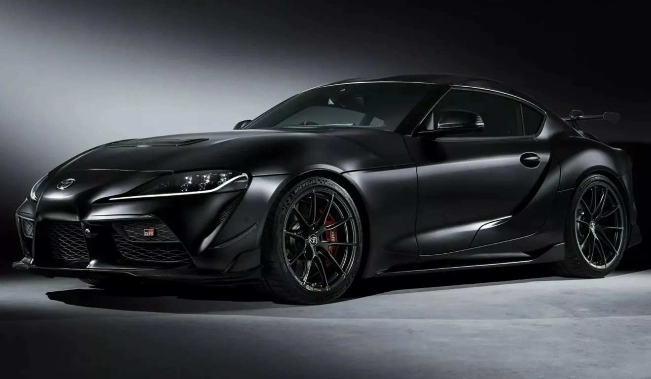 Edição de despedida Toyota GR Supra - Carro na cor preta com fundo neutro