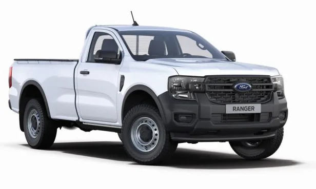 Ford Ranger Cabine Simples em foto de frente com o fundo branco