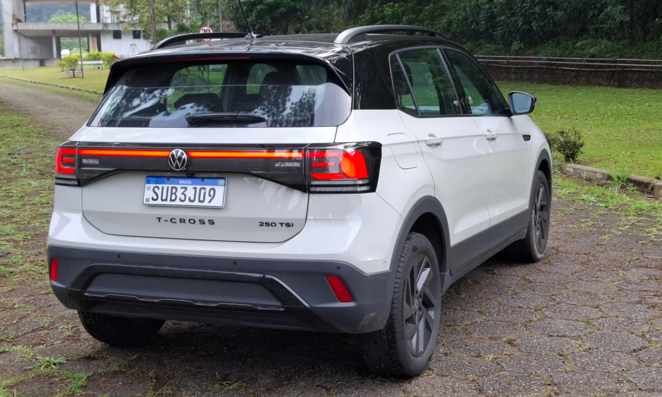 Volkswagen T-Cross Highline estacionado [Auto+/Leo Alves]