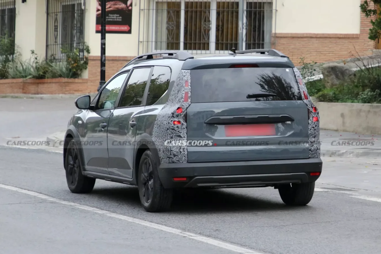 Perua do Renault Sandero aparece reestilizada. Será que Dacia Jogger vem para o Brasil?