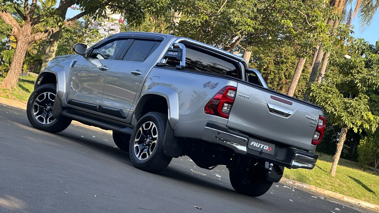 traseira da Toyota Hilux SRX Plus