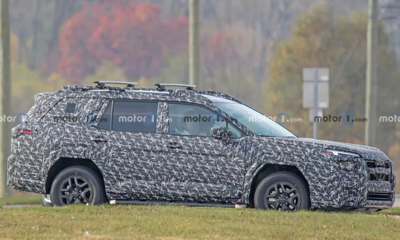 Novo Subaru Outback camuflado em testes