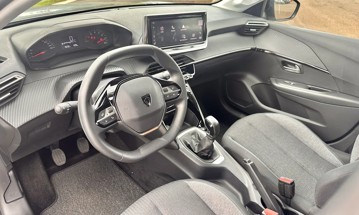 interior do Peugeot 208 Style