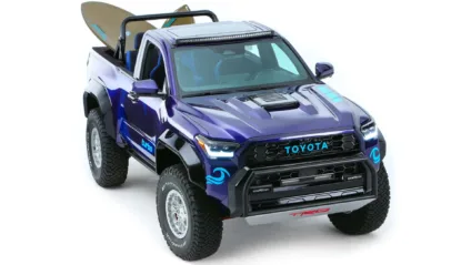 Toyota 4Runner Surf Concept azul parado em foto de dianteira