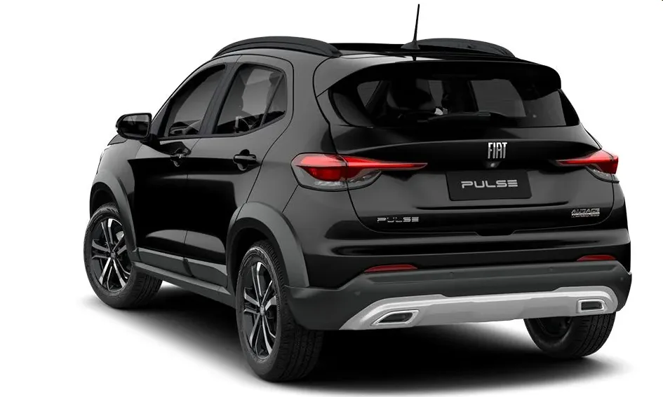 Fiat Pulse Audace a combustão preto, visto de trás e com fundo branco