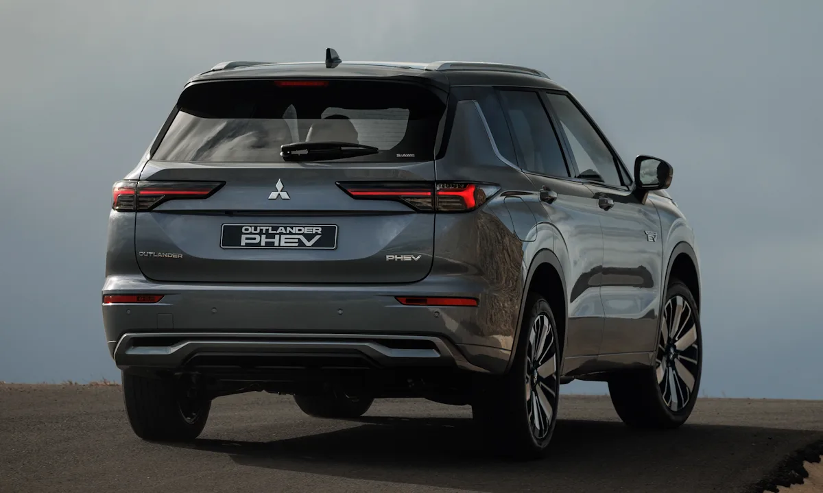 Novo Mitsubishi Outlander de traseira