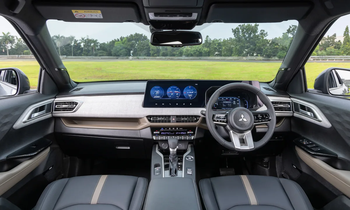 interior do Mitsubishi XForce