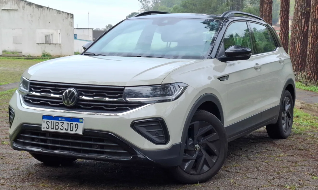 Volkswagen T-Cross Highline estacionado [Auto+/Leo Alves]