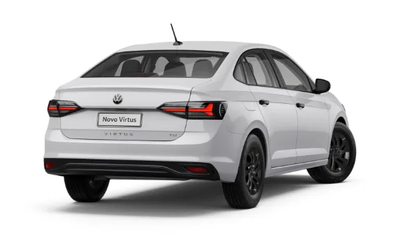 Volkswagen Virtus Sense parado de traseira com fundo branco