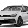 Volkswagen Virtus Sense parado de frente com fundo branco