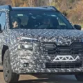 Novo Subaru Outback camuflado em testes