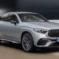 Mercedes-AMG GLC 63 S E PERFORMANCE Coupé prata de frente