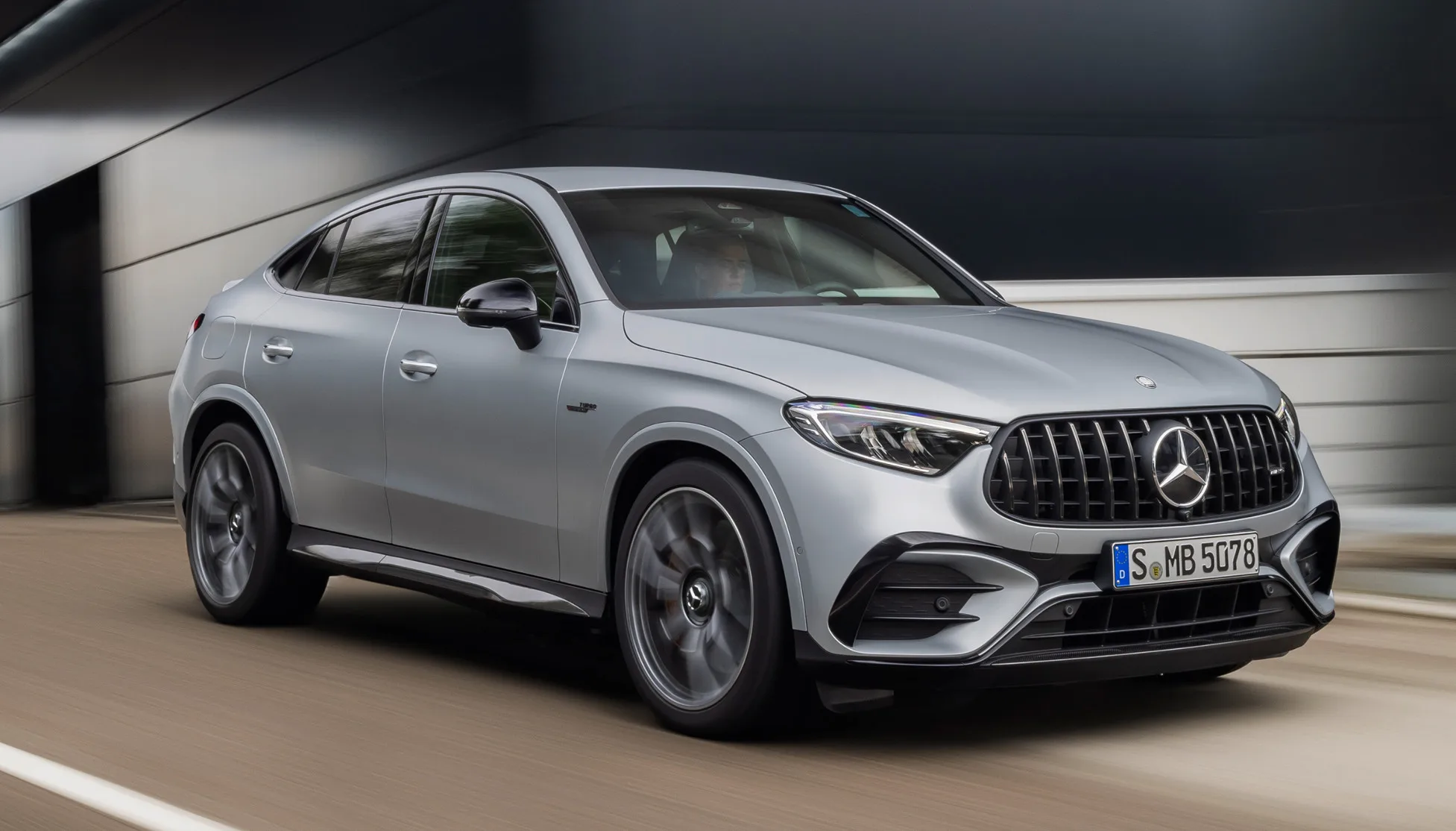 Mercedes-AMG GLC 63 S E PERFORMANCE Coupé prata de frente