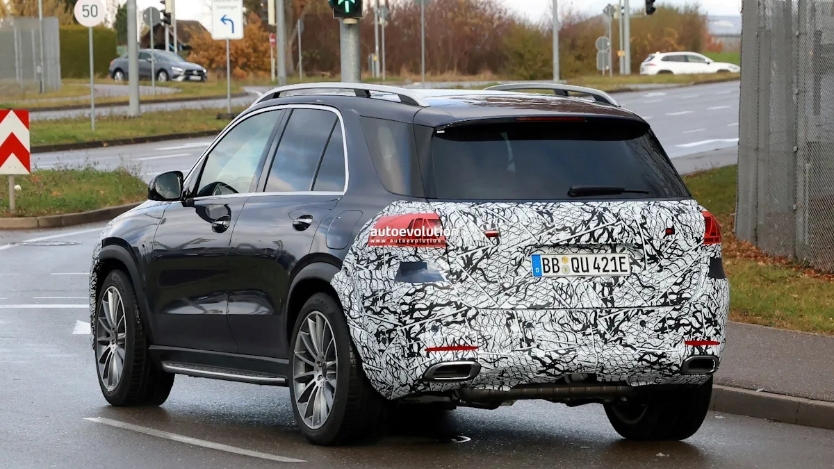 Novo Mercedes-Benz GLE traseira camuflada