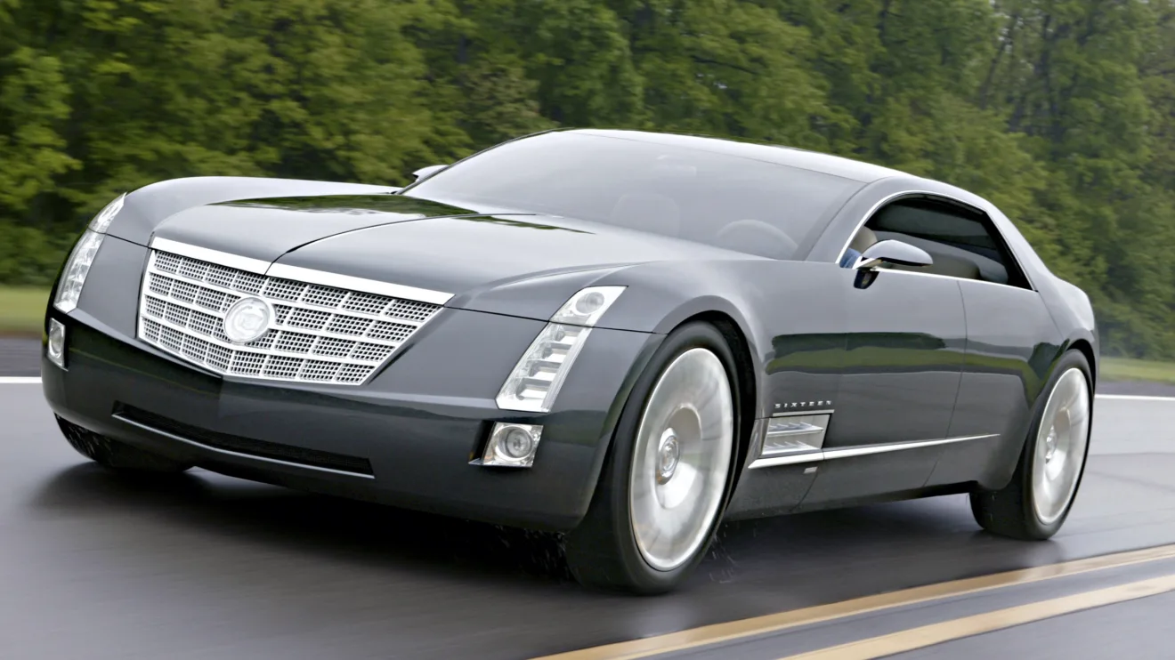 Cadillac Sixteen Concept cinza de frente andando na estrada