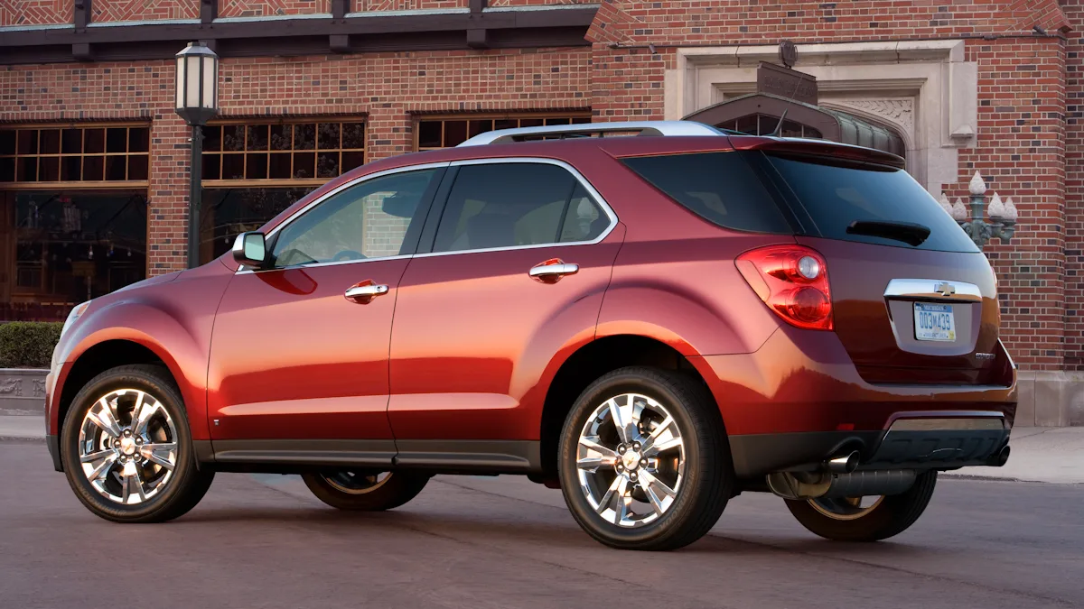 segunda geração do Chevrolet Equinox vermelho de traseira