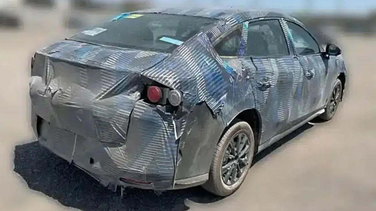 Futuro BYD Dolphin Sedan de traseira camuflado