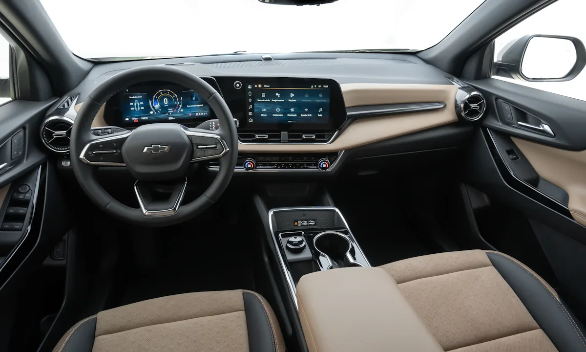 interior do Chevrolet Equinox Actv com detalhes em caramelo