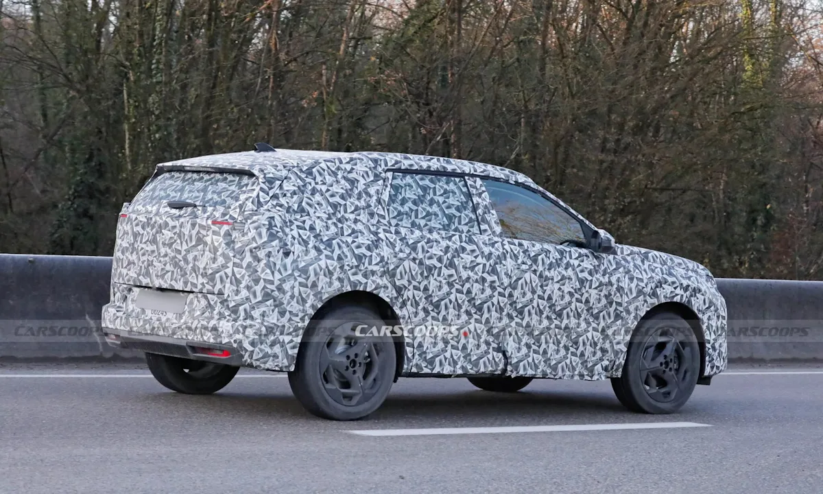 Citroën C5 Aircross de 7 lugares camuflado de frente