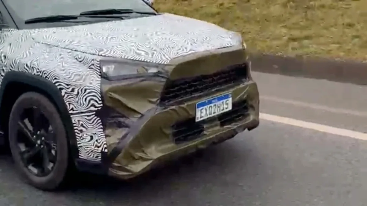 Flagra mostra close da dianteira do novo Toyota Yaris Cross