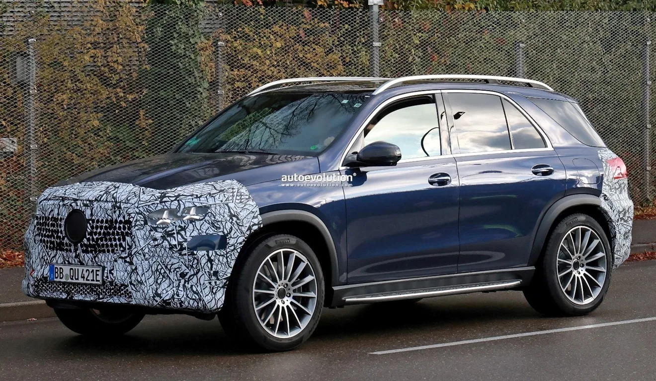 Novo Mercedes-Benz GLE dianteira camuflada