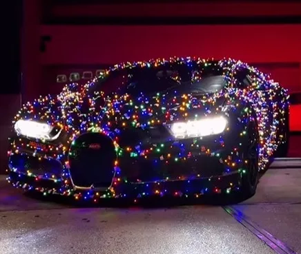 Bugatti Chiron vira uma árvore de Natal que chega a 420 km/h