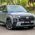 Hyundai Creta Ultimate cinza de frente