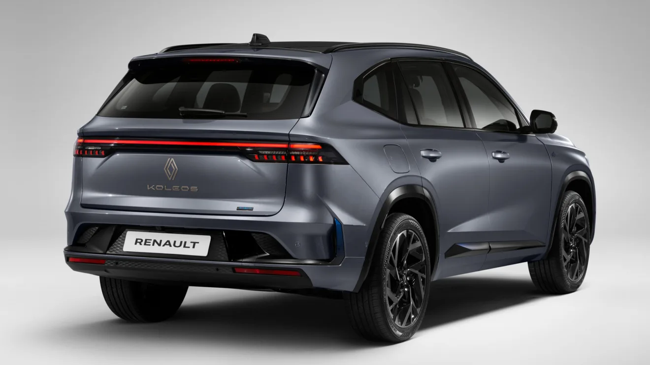 Renault Grand Koleos cinza parado de traseira