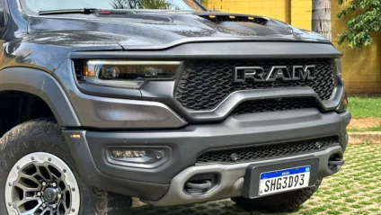 dianteira da Ram 1500 TRX