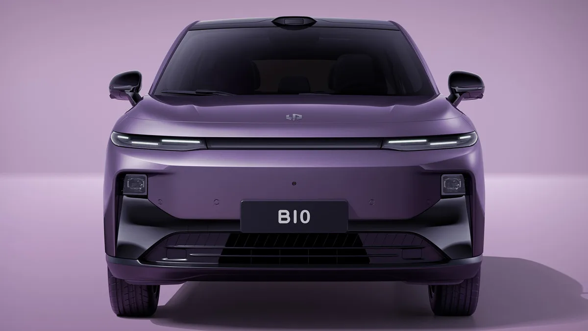 Leapmotor B10 será 3º lançamento da chinesa no Brasil. Saiba todos os detalhes do SUV. Imagem mosttra B10 com a frente chapada com carroceria na cor roxa